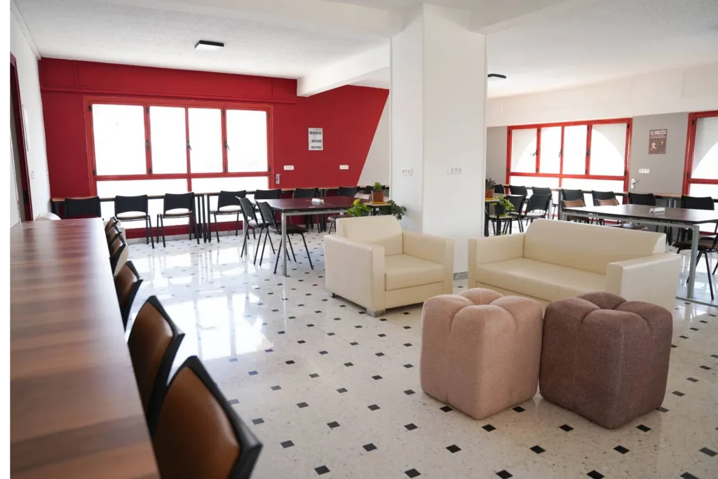 Espace partagé Open Zone Growth Zone Sfax, idéal pour travailler en communauté dans un coworking en Tunisie.