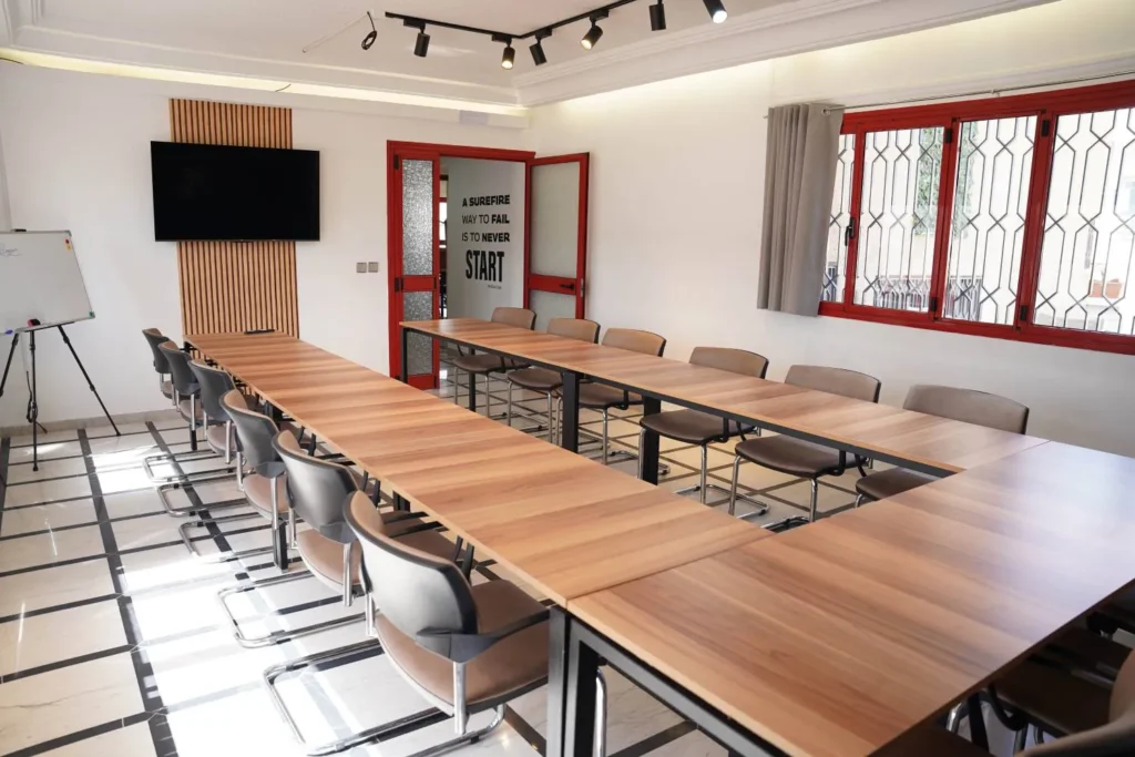 Location salle de séminaire Sfax dans la Training Room de Growth Zone, idéale pour workshops et sessions corporate en Tunisie.
