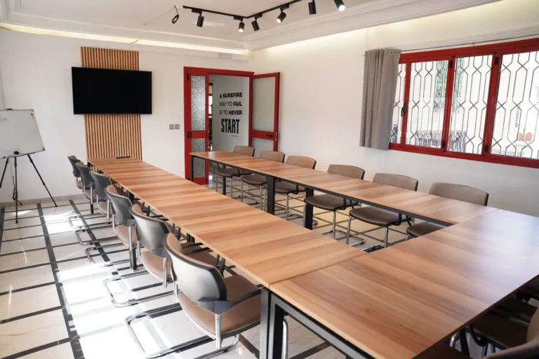 Location salle de séminaire Sfax dans la Training Room de Growth Zone, idéale pour workshops et sessions corporate en Tunisie.