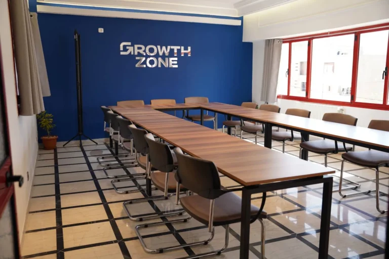 Training Room Growth Zone Sfax, salle de formation moderne et équipée pour entreprises et coachs en Tunisie.