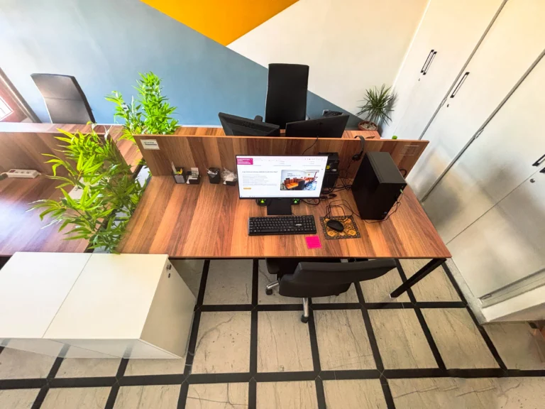 Bureau privé équipé pour freelance et entrepreneur à Sfax.