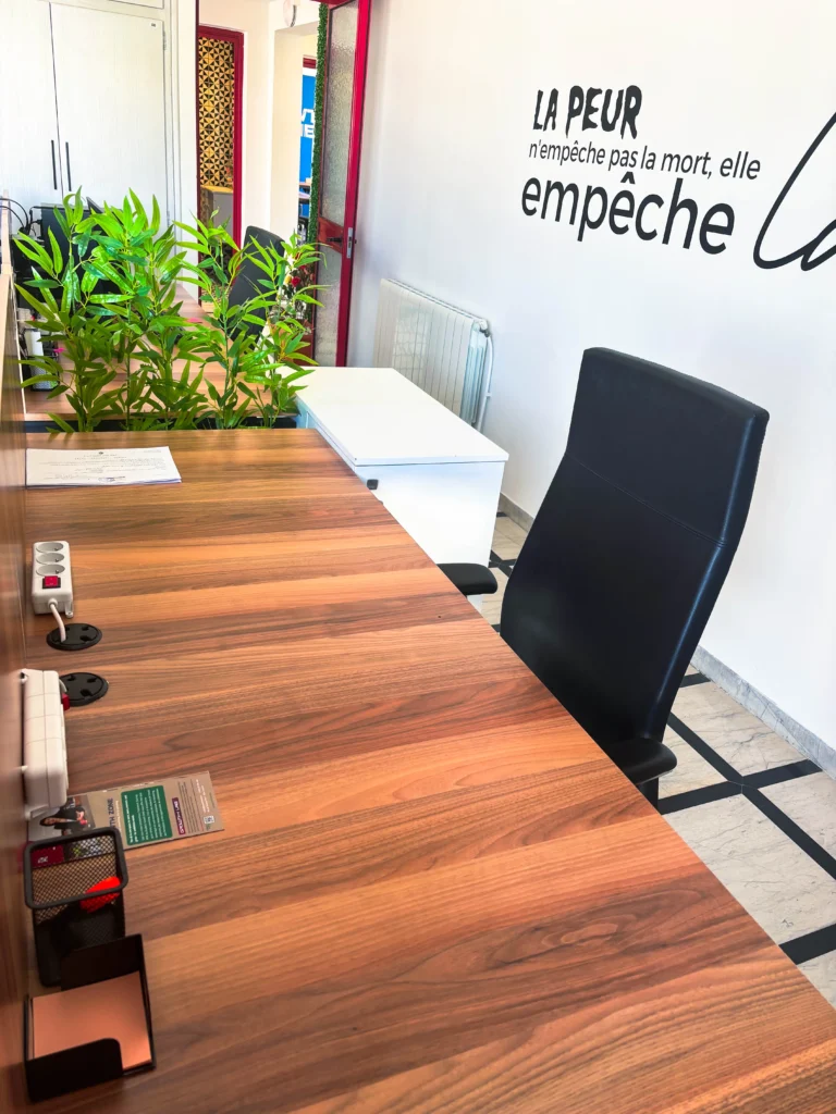Espace de coworking premium avec bureau dédié chez Growth Zone Sfax.